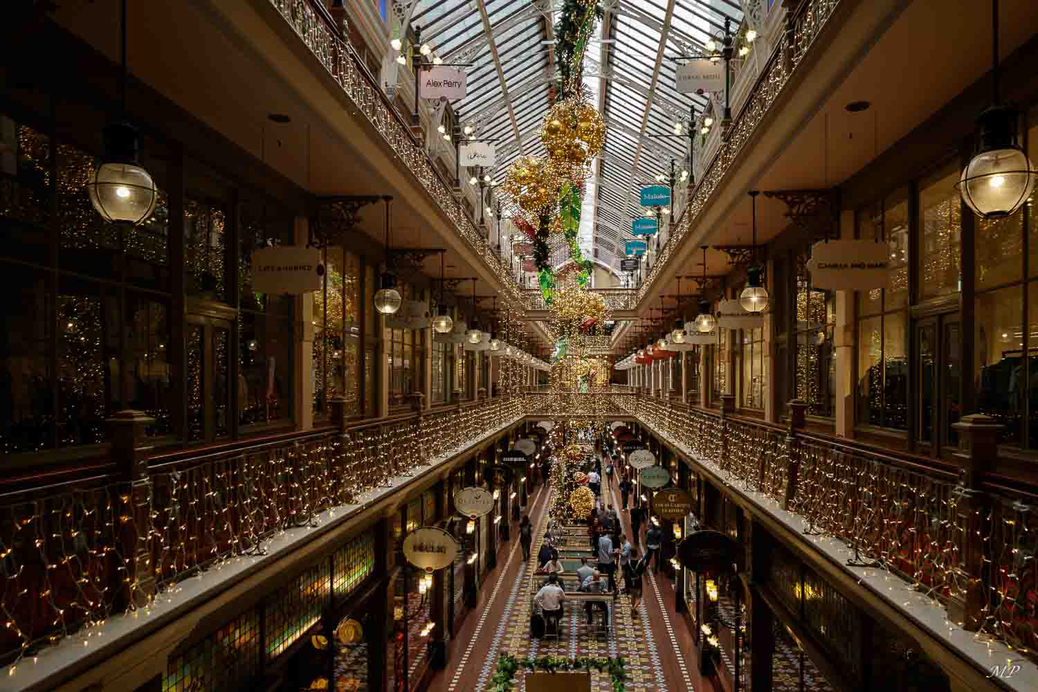 The Strand est une galerie marchande de luxe créée en 1859 sur George Street