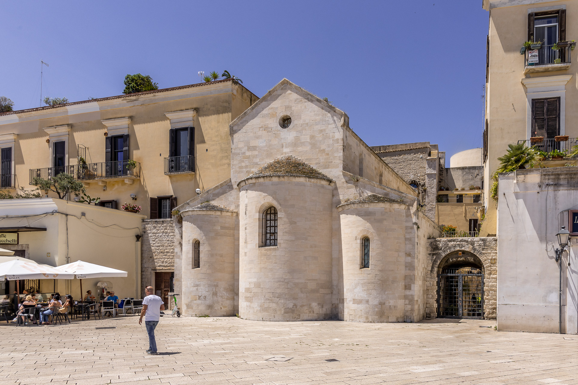 Bari, l'église de la Vallisa sur la place Ferrarese