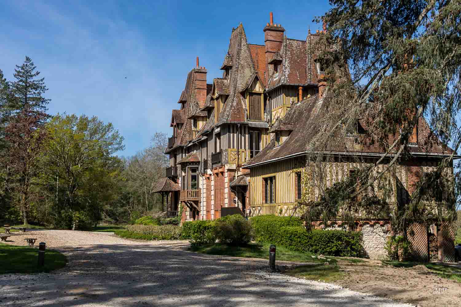 Yvoy-le-Marron (41), château de Mont Suzey 