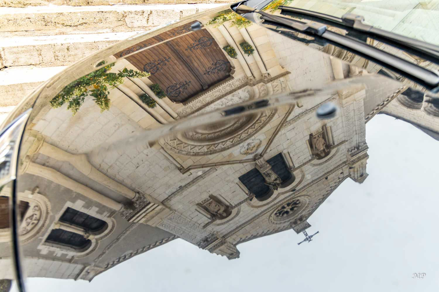 Sancerre (18) - Reflet de l'église Notre Dame