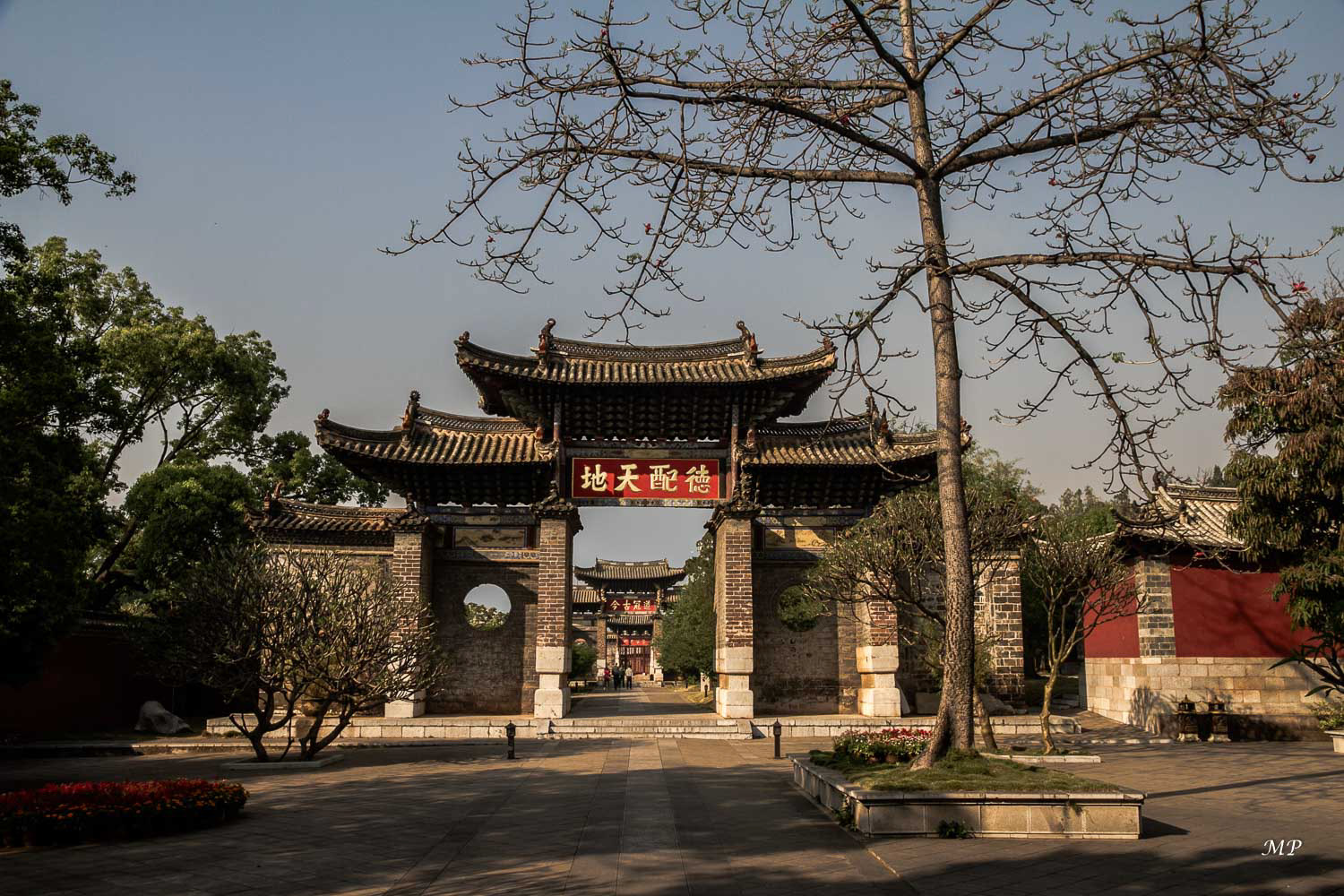 Yunnan - Jianshui: Le temple de confucius est un des plus grands de Chine. Il était dédié aux lettrés et aux candidats aux examens mandarinaux. 