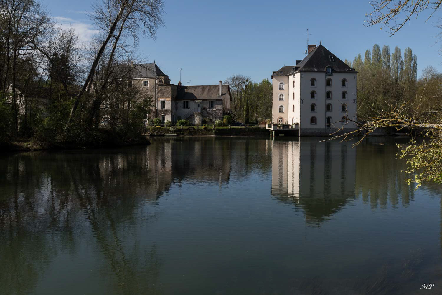 Le moulin de Saint-Santin est un ancien moulin à farine.