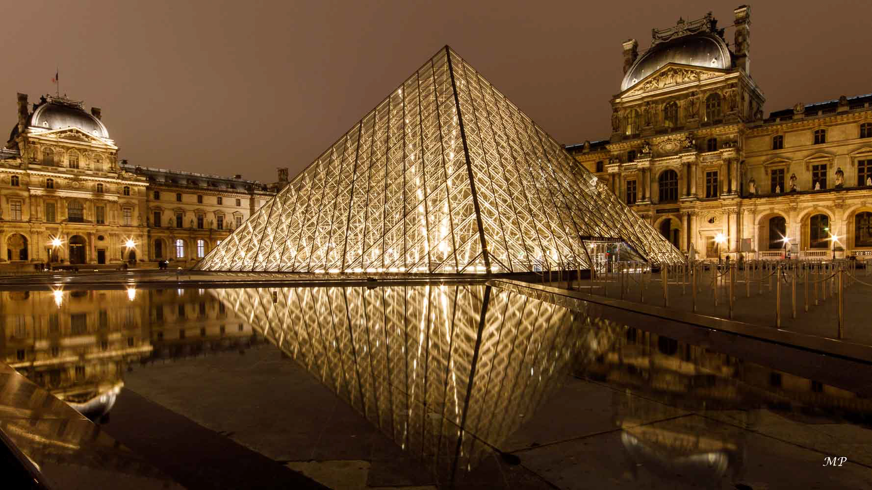 La Pyramide du Louvre (1er)