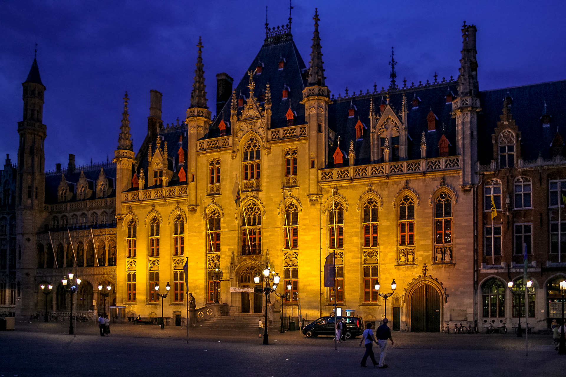 Sur la Grand-Place de Bruges, le Palais Provincial