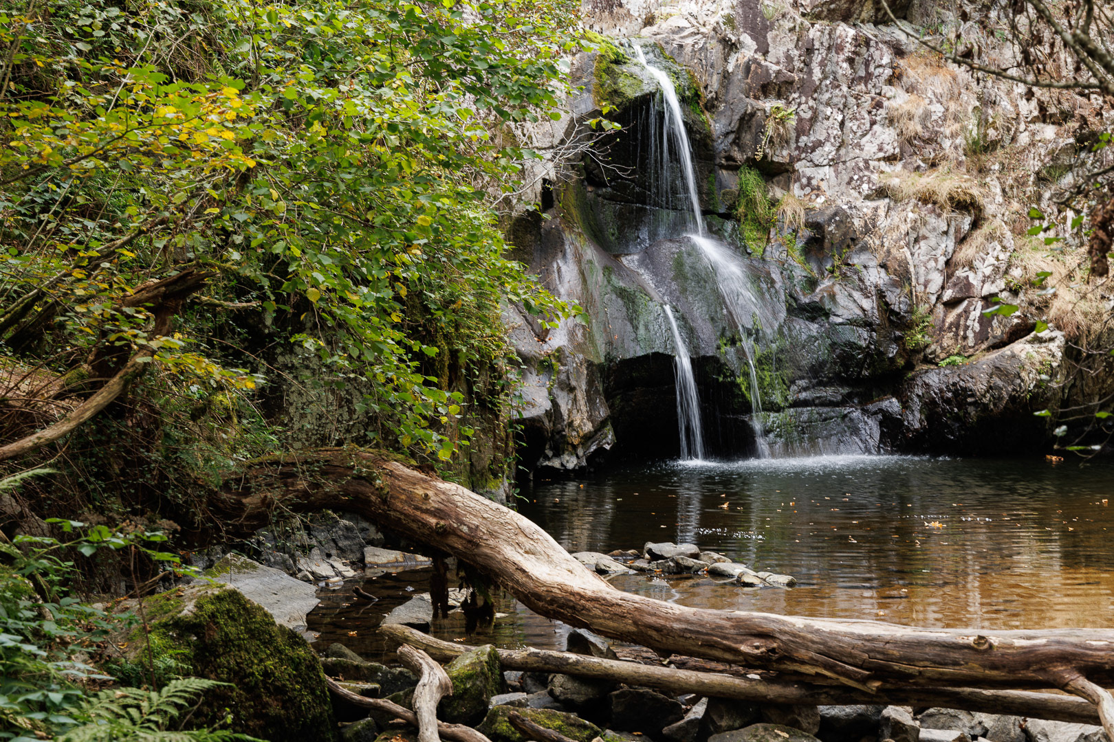 Auvergne - Les Combrailles, à Saint-Priest-des-Champs, la cascade du Gour Saillant (Puy-de-Dôme)