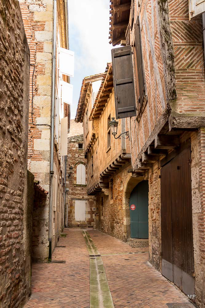 Agen (47) -, la rue Beauville 