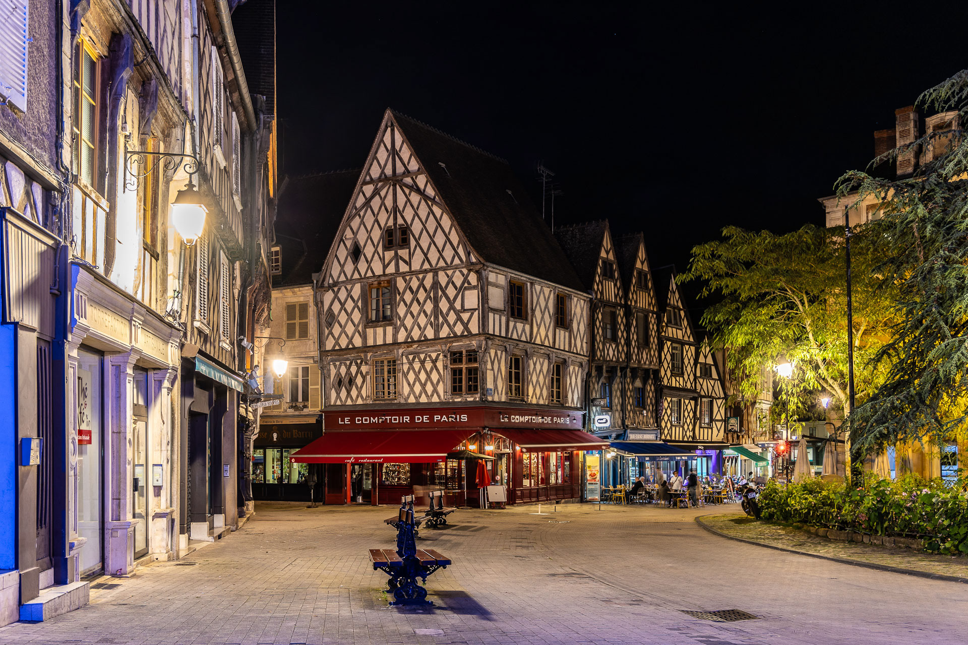 Bourges (18) - Place Gordaine