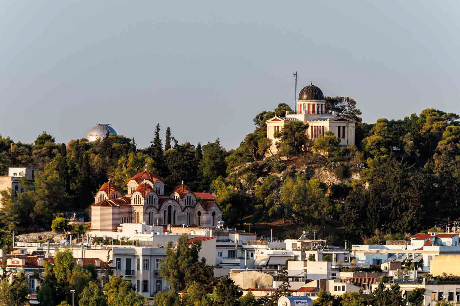 L"église  Agia Marina et l'Observatoire
