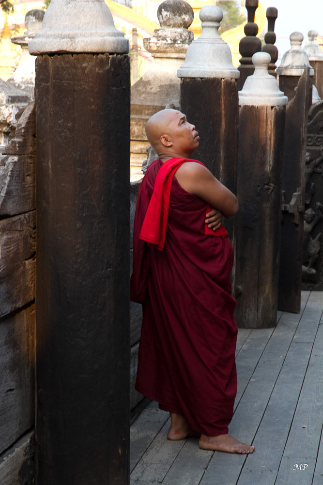 Mandalay - Monastère Shwe In Bin: Ce monastère en teck, construit en 1895, est encore occupé et superbement entretenu.