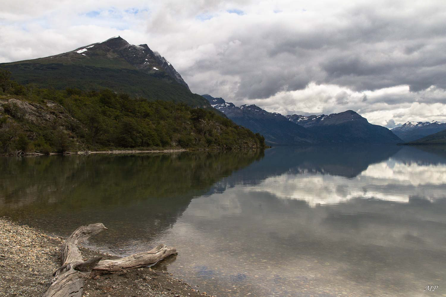 Terre de Feu: Climat subpolaire océanique donc pas très froid (températures comprises entre -2 et 14°C) mais très venté.
