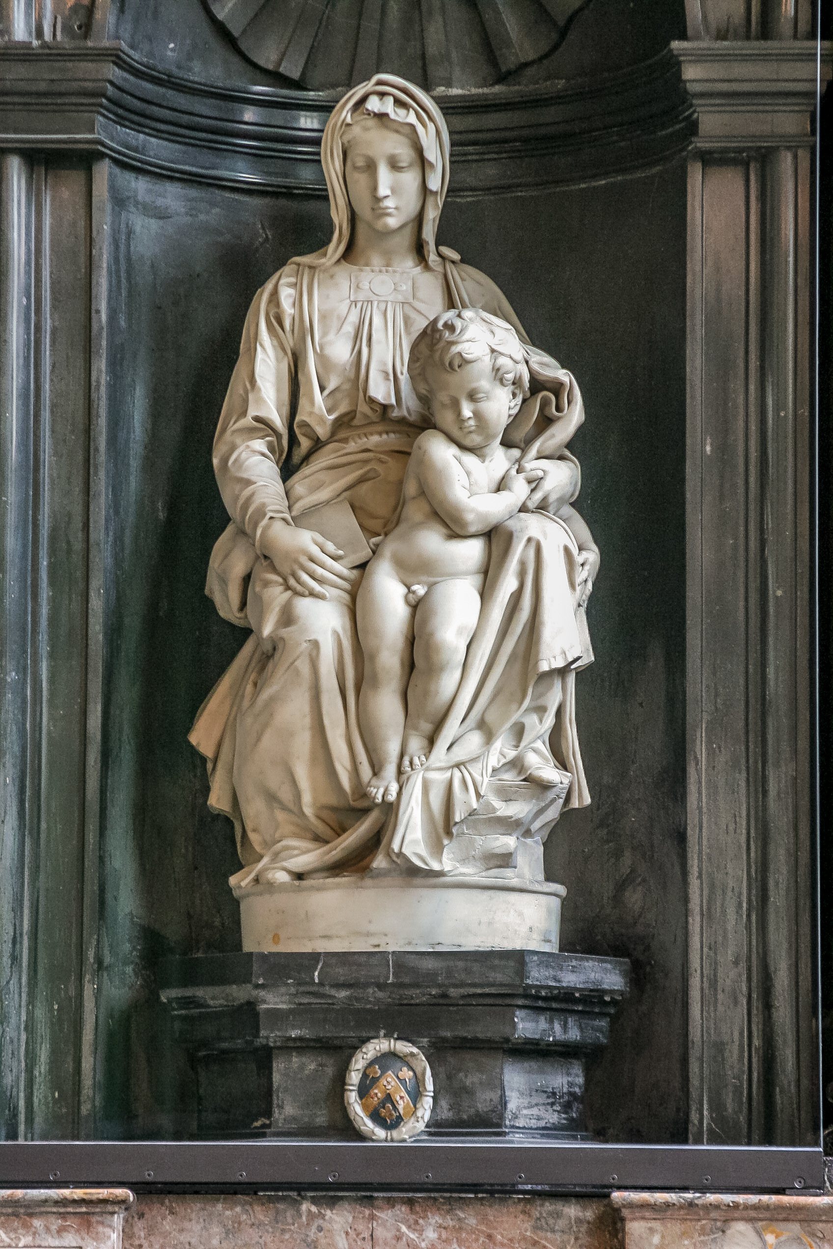 Bruges, la Madone à l'Enfant de Michel-Ange dans la cathédrale Notre-Dame