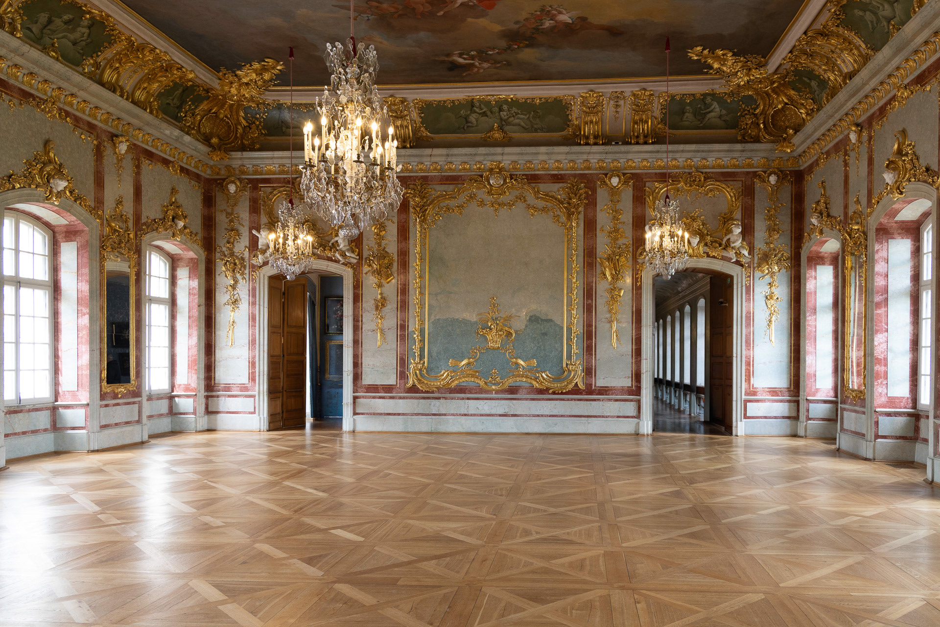 Palais de Rundale, baroque, fut bâti selon le splans de l'italien Rastelli, architecte de la cour impériale de Russie et créateur de l'Ermitage