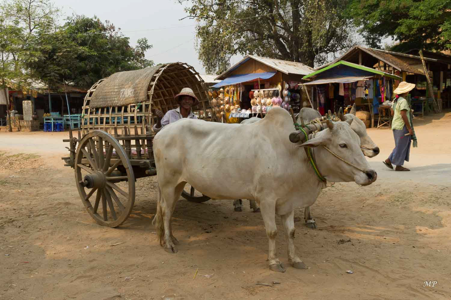 Migun: Petit village à une cinquantaine de  kilomètres de Mandalay en bateau