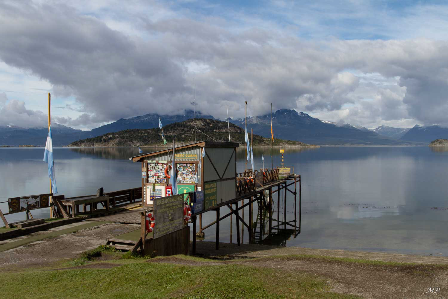 Terre de Feu: Dans la baie de Zaratiegui, sur le ponton, subsiste le bureau de poste le plus austral d'Argentine