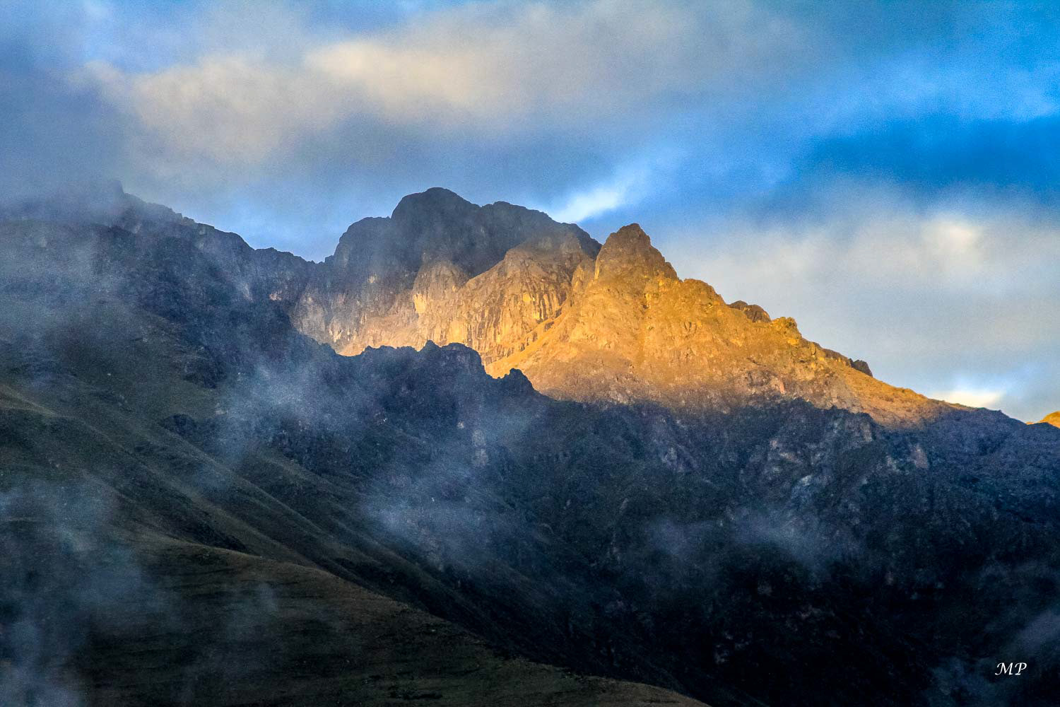 Le soleil se lève sur la cordillère Vilcabamba 