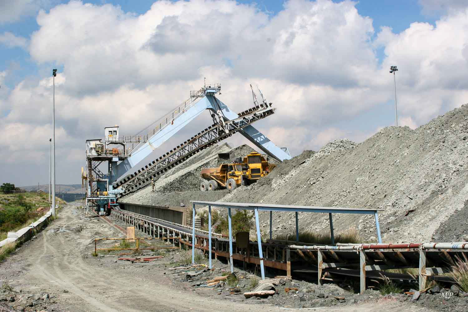 Mine de diamant Cullinan - Une mine à ciel ouvert de 400m sur 1000 m et 200 m de profondeur inaugurée en 1905 mais aujourd'hui inactive. L'exploitation se poursuit en souterrain dans plus de 700km de galeries. C'est ici que fut découvert le plus gros diamant au monde de 3106 carats et de la taille d'un poing en 1905.