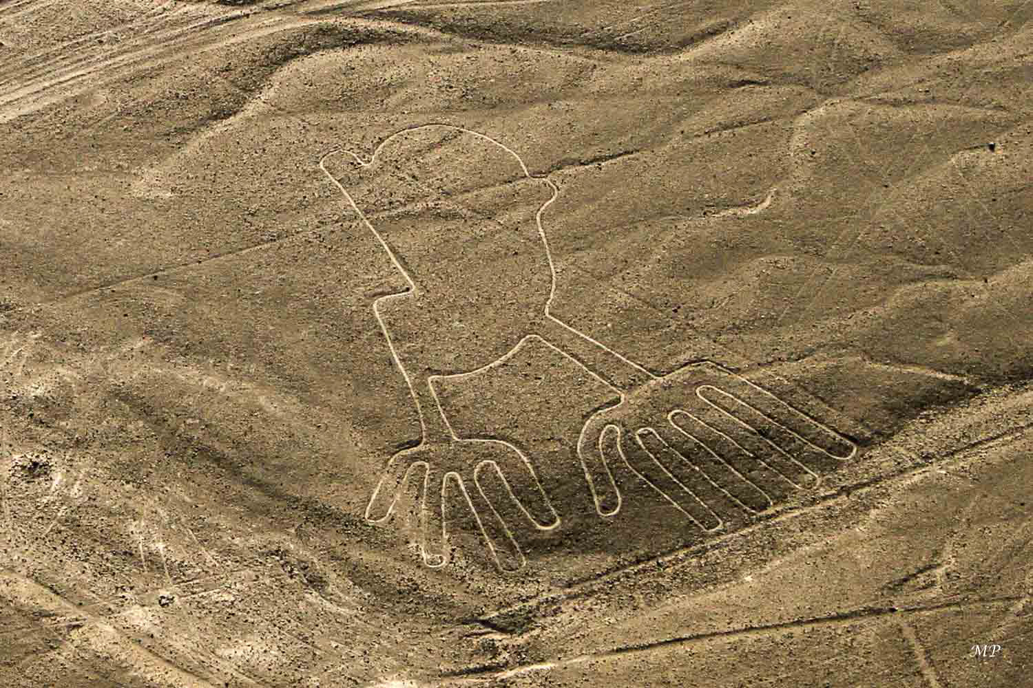 Nazca - Un des nombreux géoglyphes vu du ciel