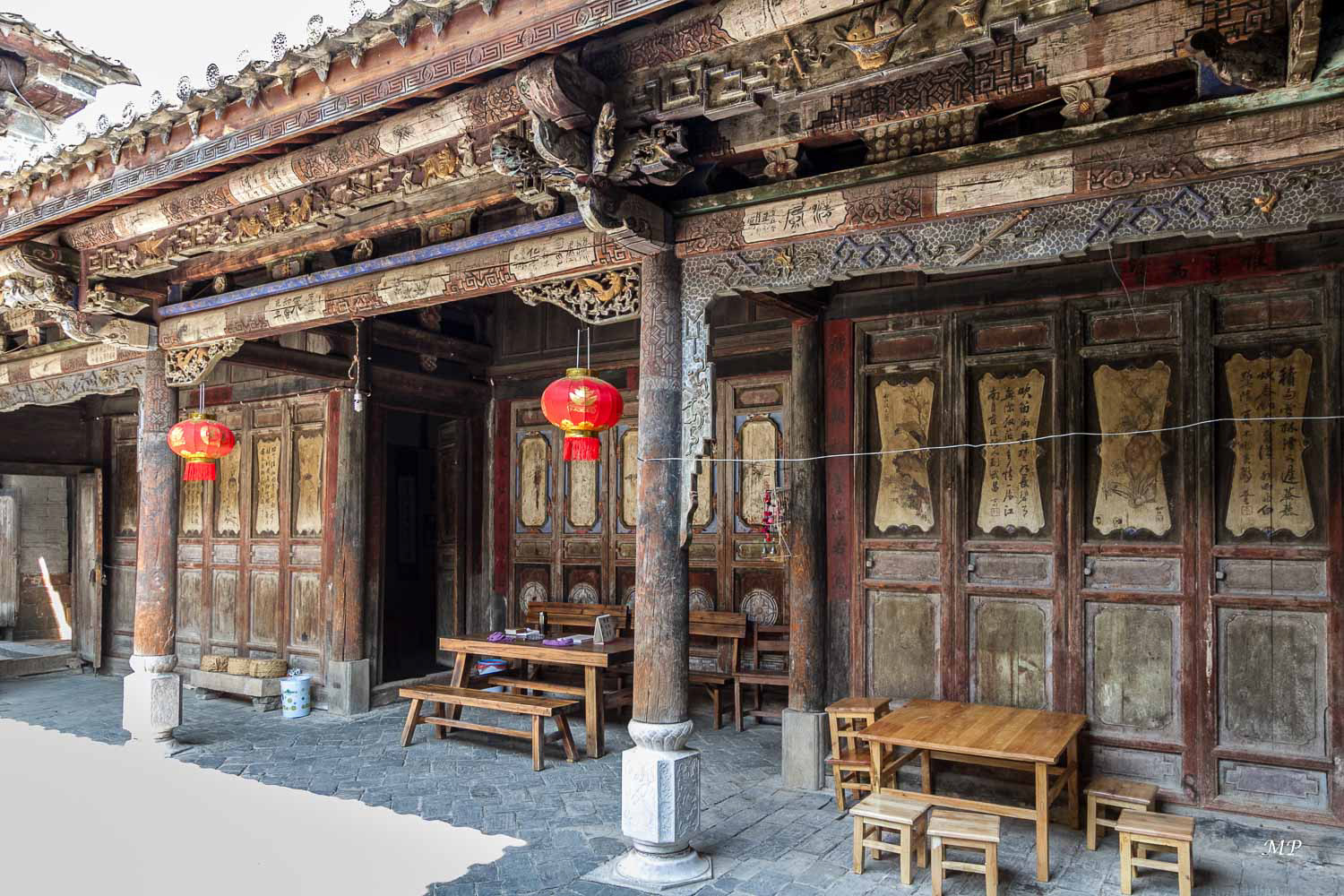 Yunnan - village de Tuanshan :  Près de Jianshui, ce village semble avoir échappé à la modernité, et malgré l'usure du temps sur les bâtisses, on devine le riche passé de la famille Zhang, enrichie par le commerce du sel.