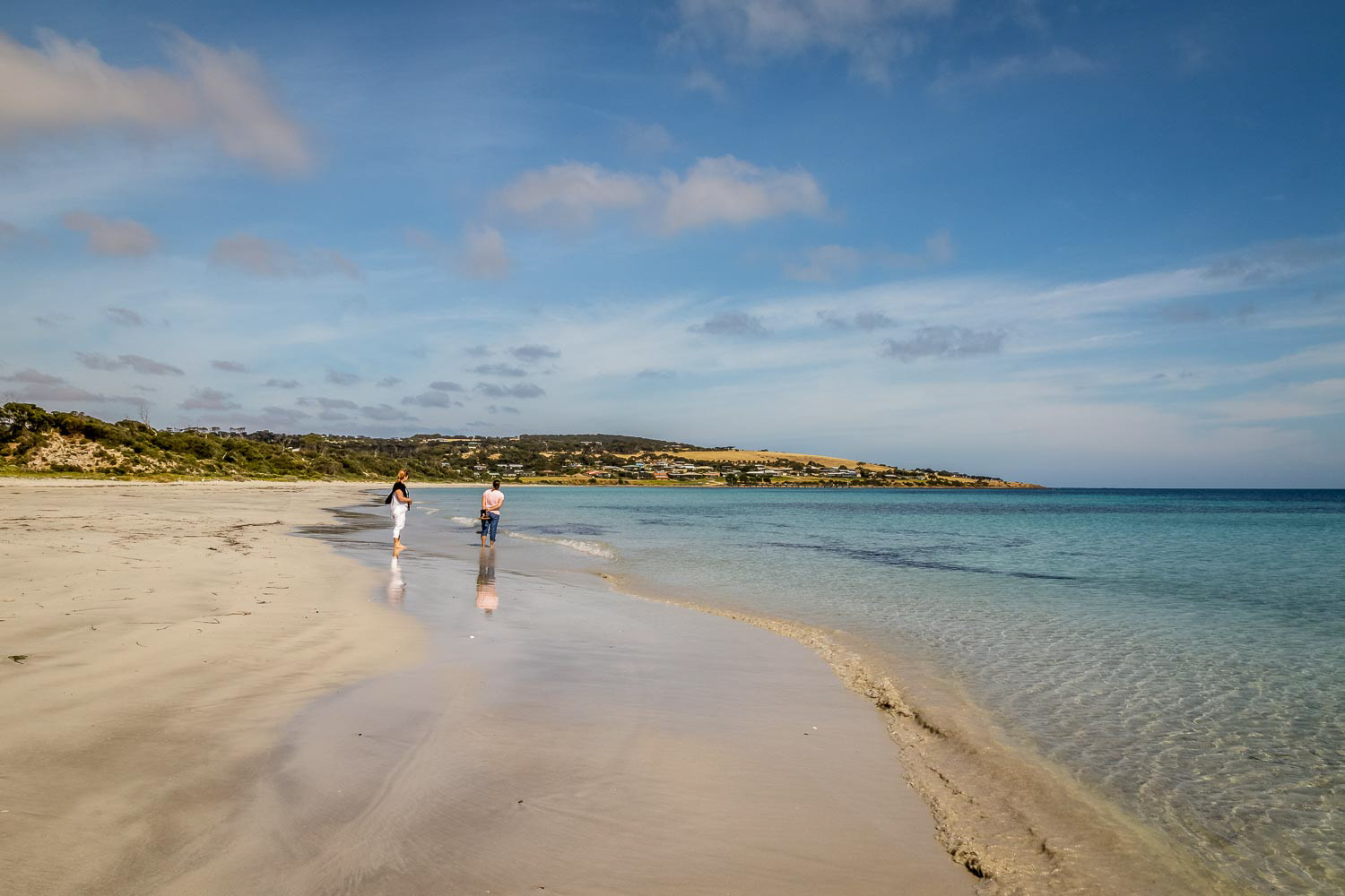 Kangaroo Island - Emu Bay : Grande plage déserte de sable blanc au nord de l'île