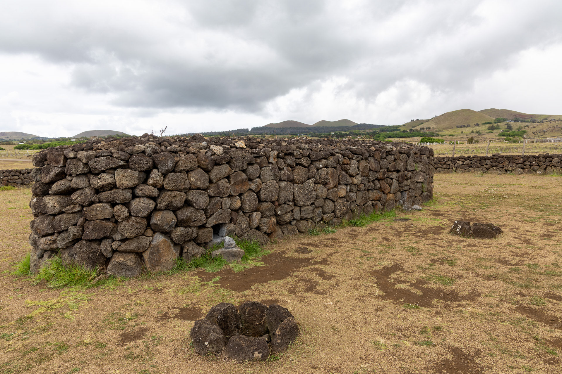 Hanga Te’e Vai Hu- Vestige d'un site d'habitation, ici le poulailler.