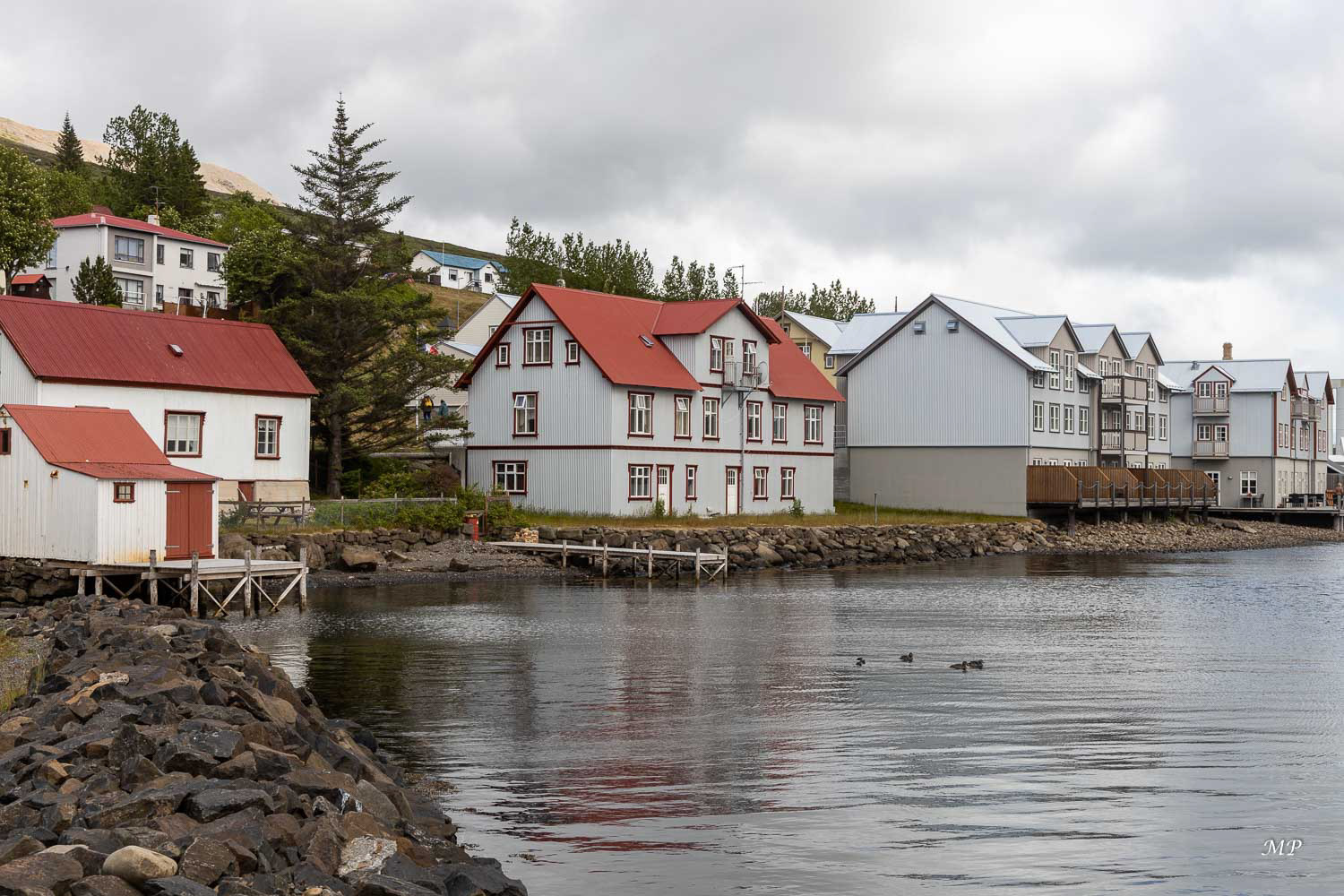 Fáskrúðsfjörður: village étroitement lié à la France puisqu'il servit de base pour les marins français venus y pêcher  la morue au 19e siècle