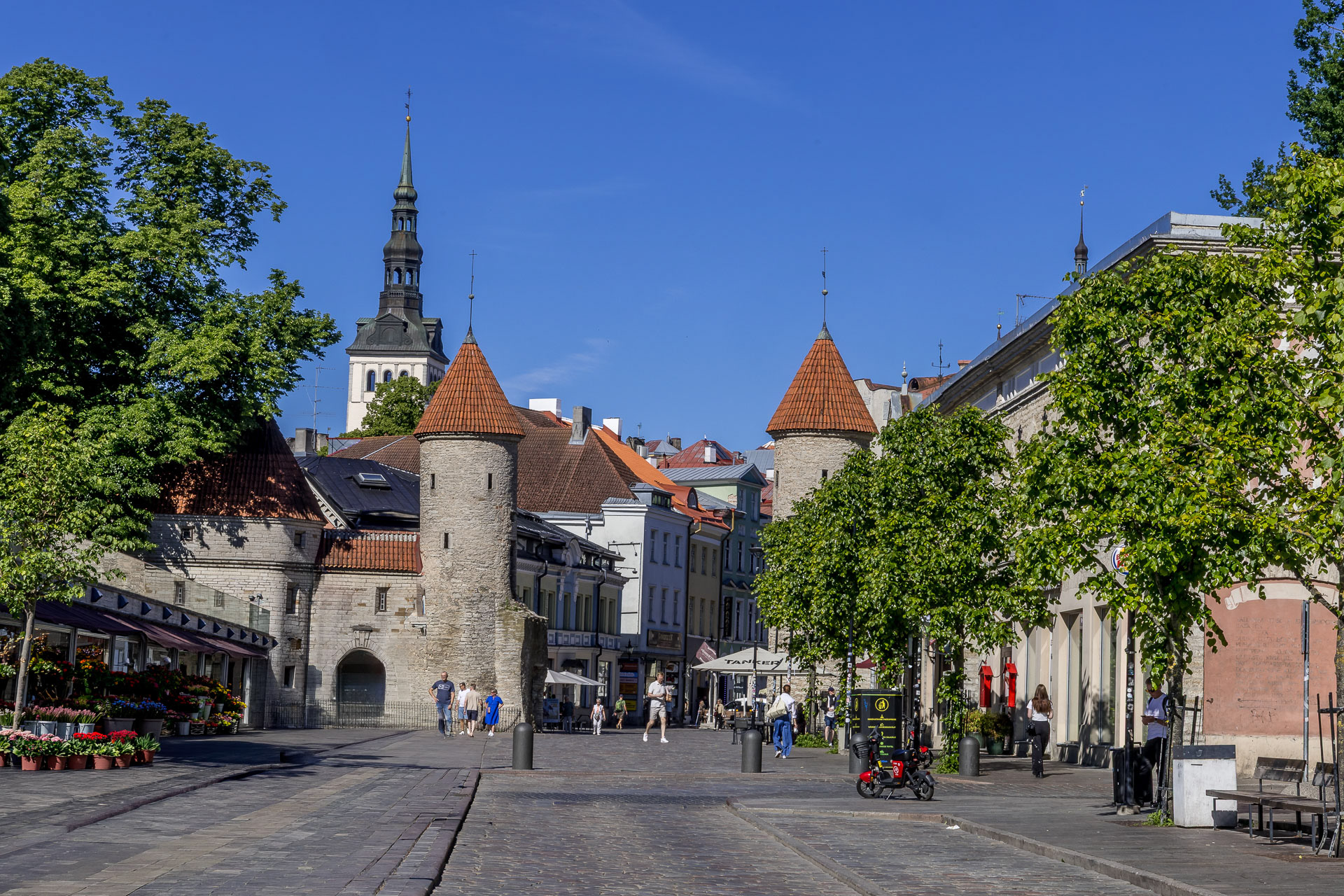 Tallinn -  La Porte Viru qui marque l'entrée de la vieille ville médiévale