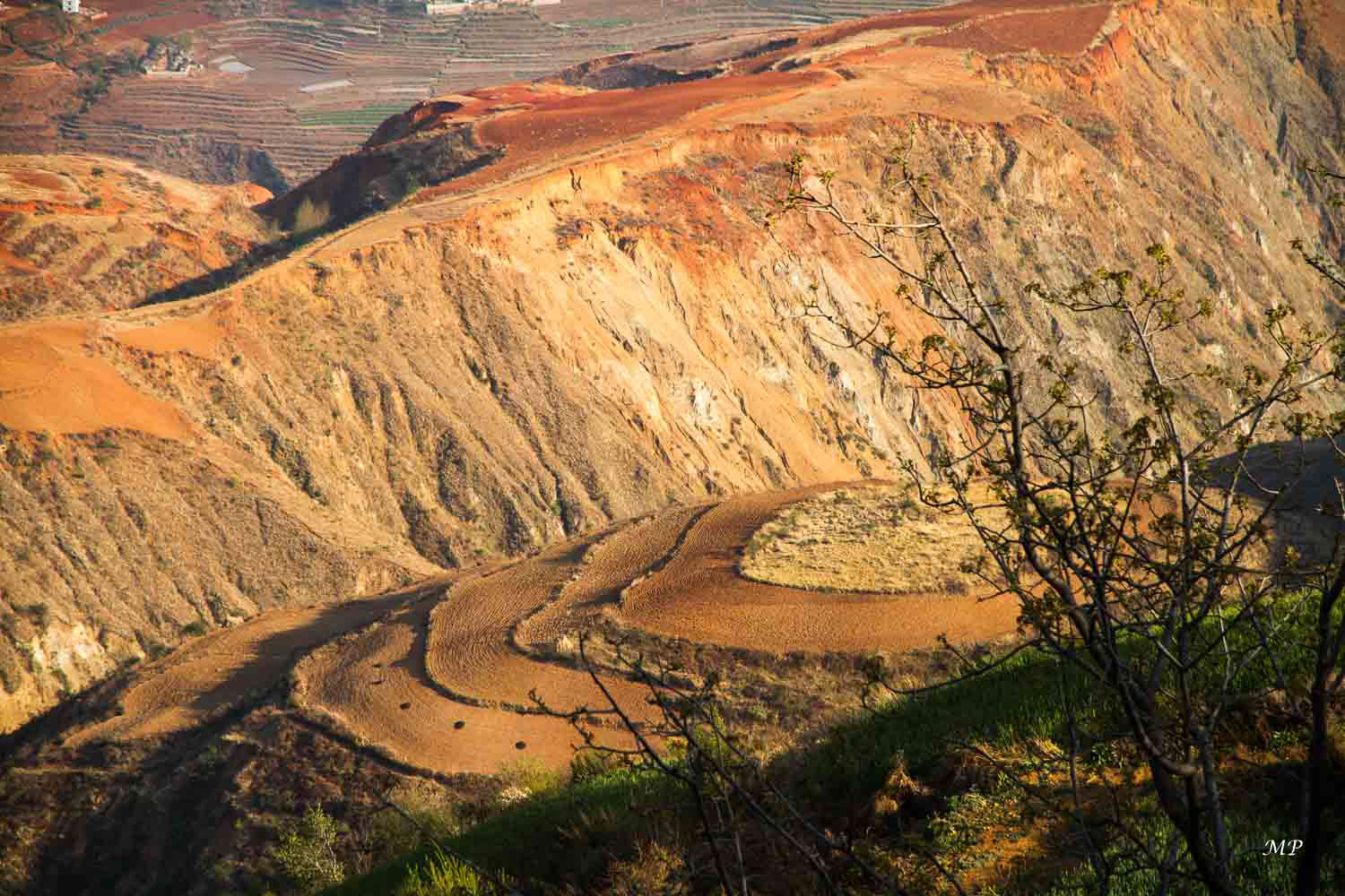 Yunnan - Dong Chuan - De nombreux sites sont à découvrir. Parmi eux, Lexiaguo, est à voir plutôt au coucher du soleil.