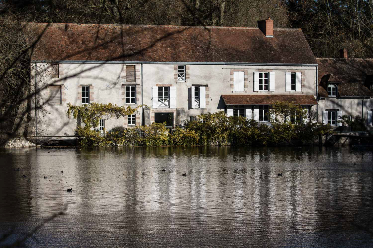 Le Moulin Saint-Julien, sur la commune d'Olivet, a appartenu du XIIème au XVIIème siècle au prieuré de la Madeleine. Primitivement moulin à foulon (pour fouler les draps) il devint plus tard moulin à blé.