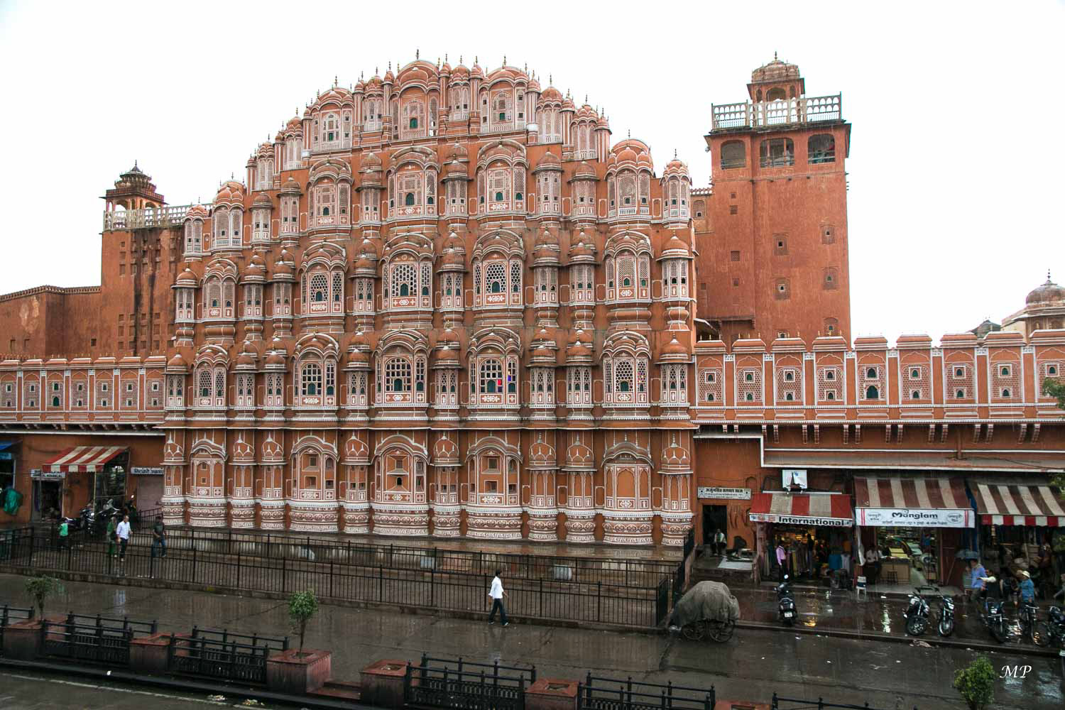 Jaipur, le Palais des Vents - Construit en 1799 pour que les femmes royales puissent assister aux processions et voir ce qui se passait dans la rue sans être vues