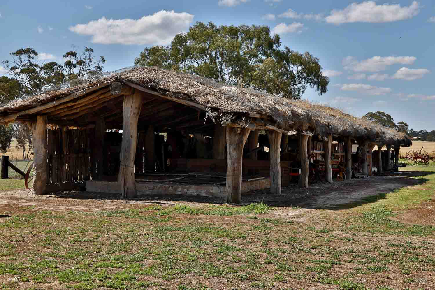 Bordertown - Clayton Farm est une ferme des années 1870 restaurée avec des machines vintage où on peut découvrir la vie agricole comme il y a plus d'un siècle lorsque les premiers colons occupèrent les terres de Tatiara. Ici, le Whoolshed de 30x10m qui resta en activité jusqu'en 1961