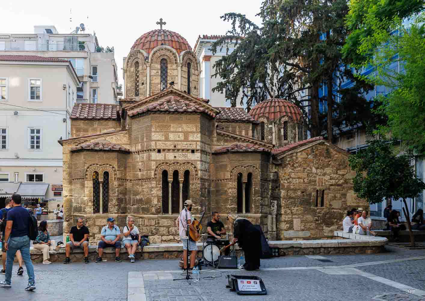 L'église de Kapnikarea sur la rue Ermoù, une artère principale piétonne