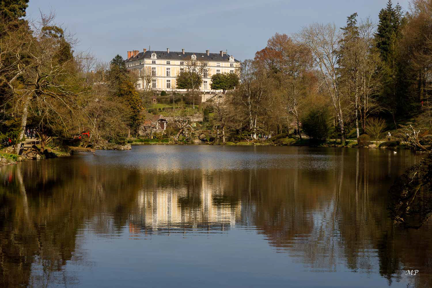 Maulévrier - Le château Colbert vu du Parc oriental