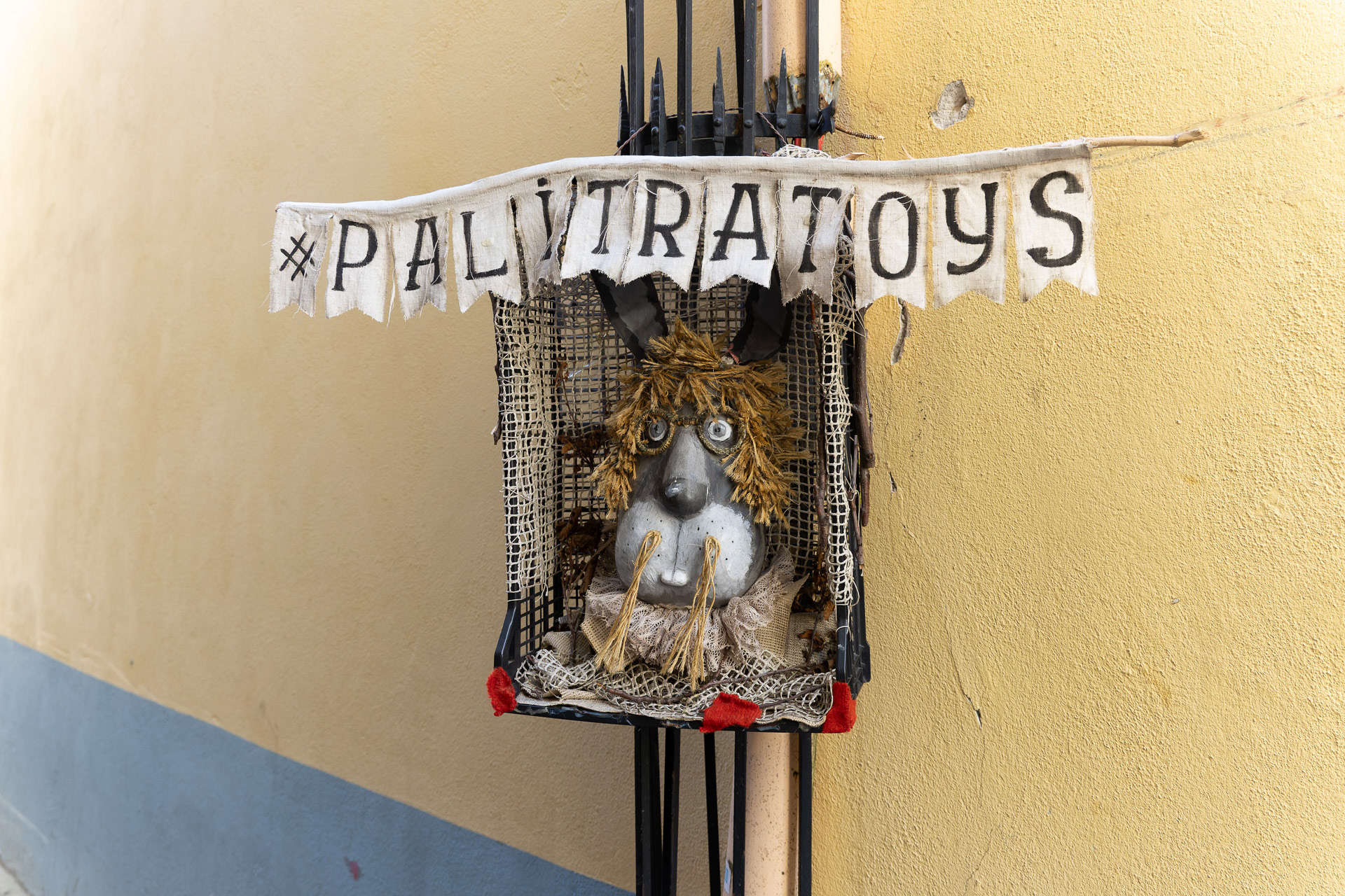 Tallinn - Enseigne de la boutique artisanale Palitratoys, située au 12 rue Toom-Rüü