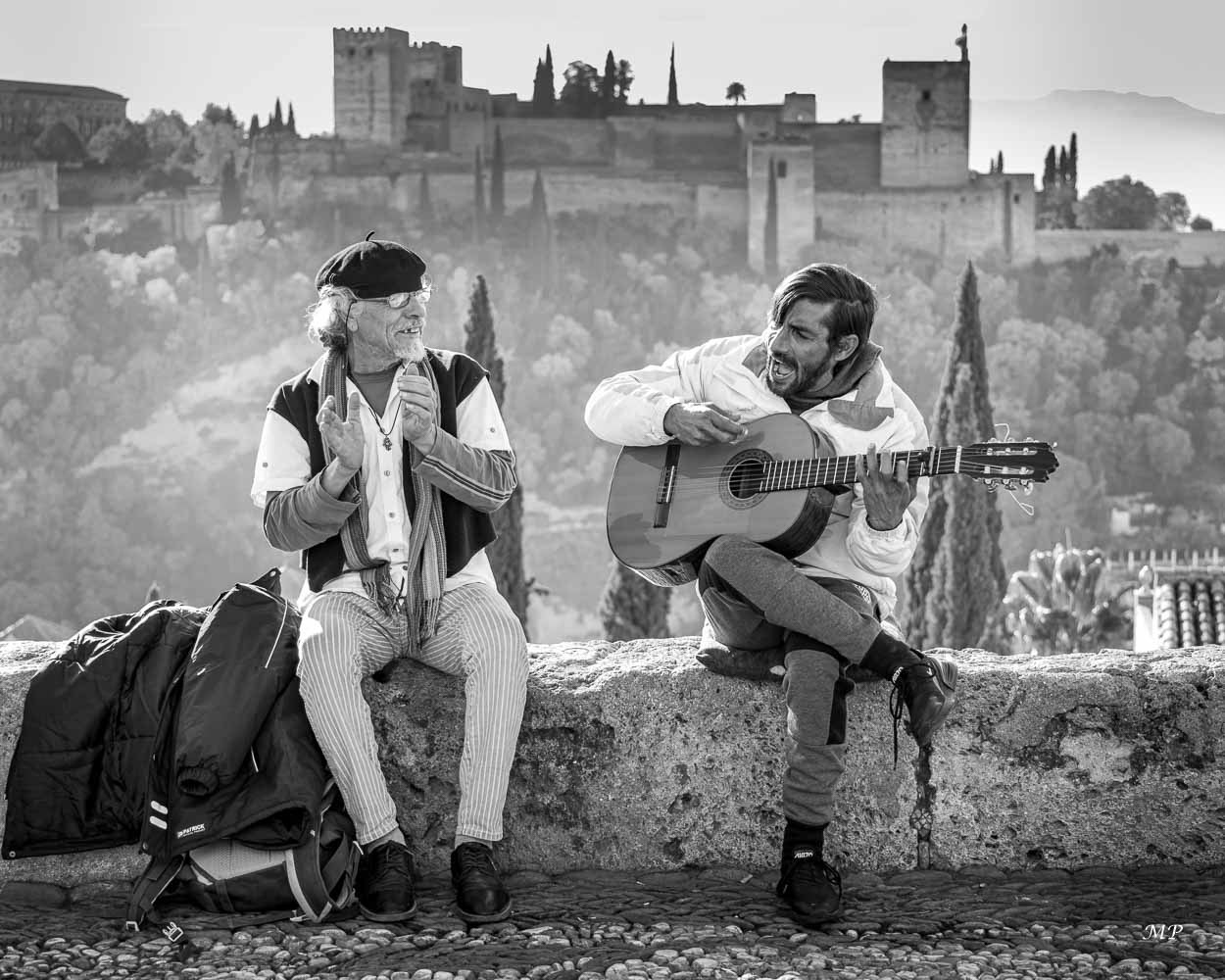 Musiciens devant l'Alhambra