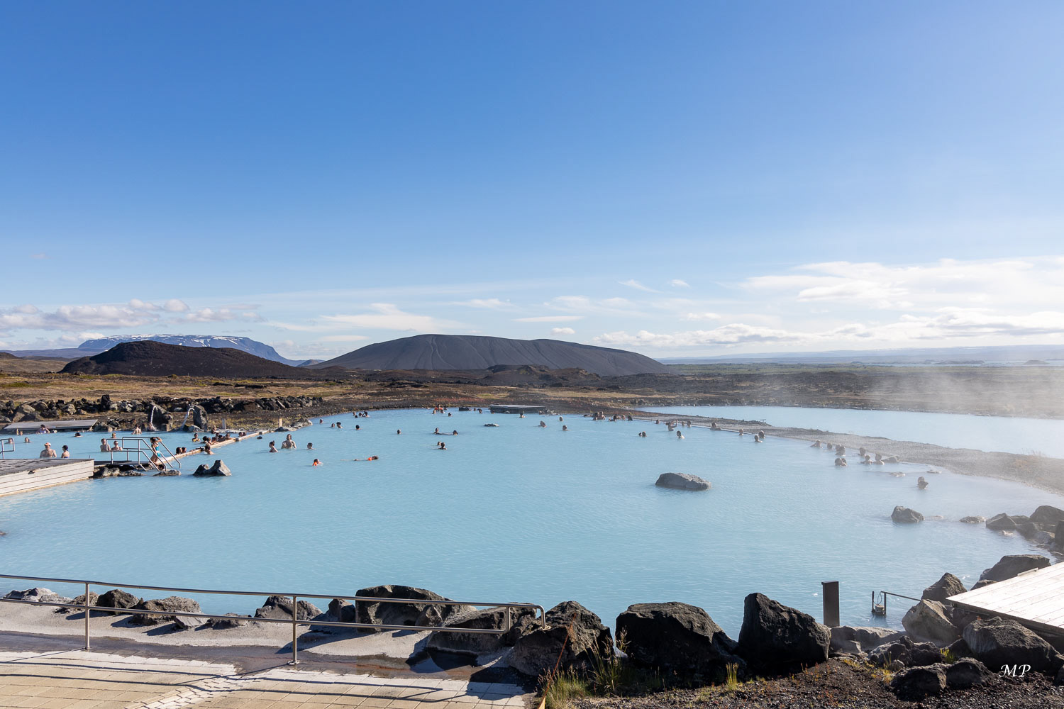 Lac Mývatn: Bains aménagés autour de sources chaudes. C'est un plaisir de plonger dans cette eau turquoise laiteuse à 35-40°C face à ce paysage désolé même si l'odeur d’œuf pourri chatouille un peu les narines.