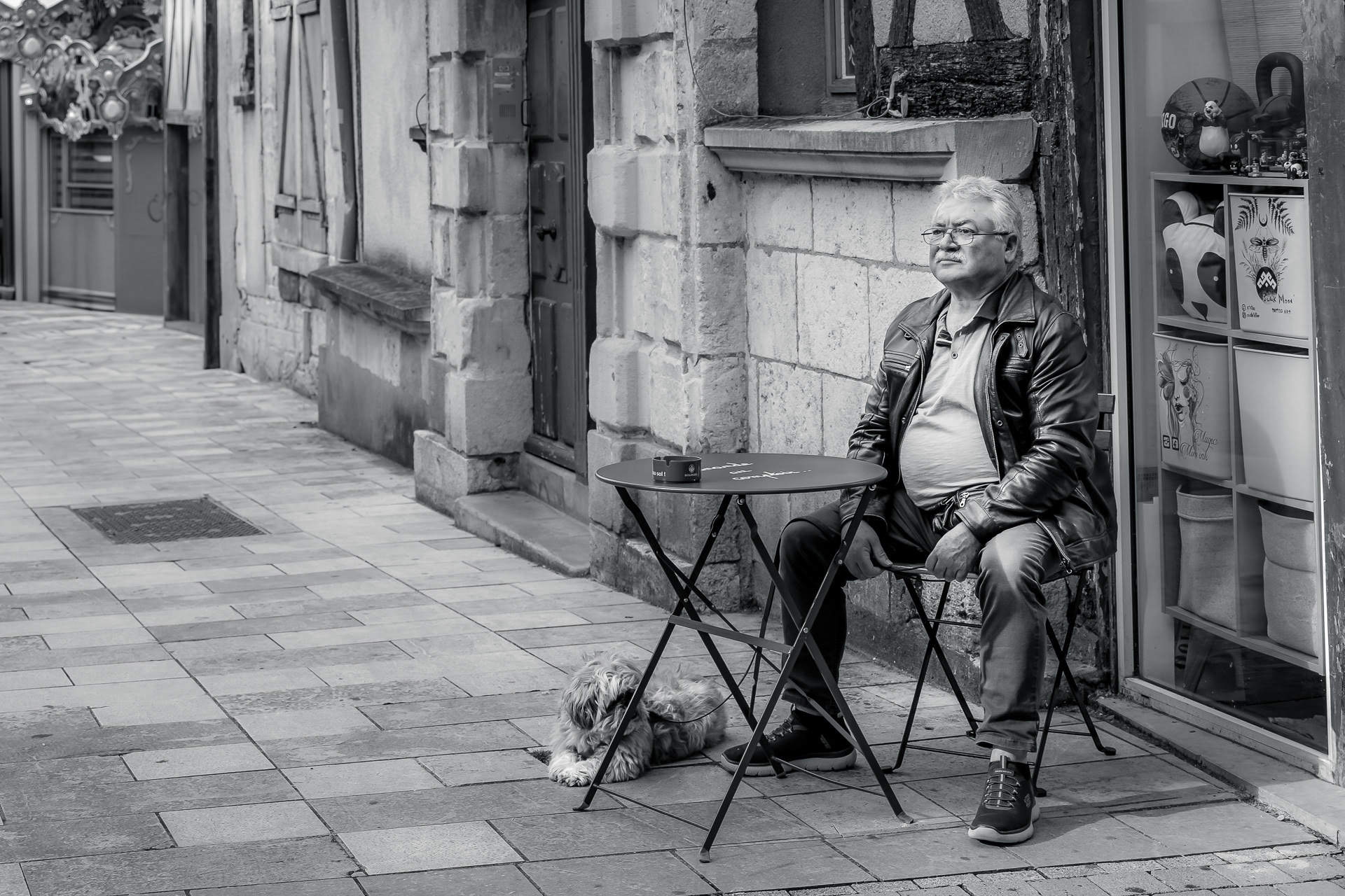 L'homme et son chien