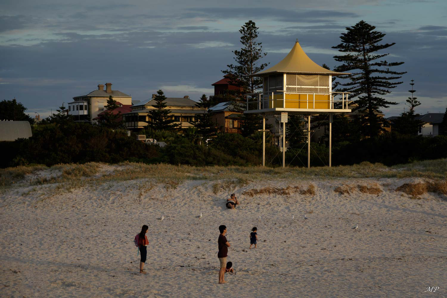 Le rituel du dimanche soir est de partager un Fish&Chips sur la plage entre amis. Ici sur la plage du Sémaphore.