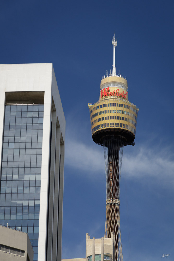 La Sydney Tower, aussi appelé Centrepoint ou TowerEye, est une tour d'observation de 301 mètres. C'est la plus haute structure autoportante de la ville et la deuxième d'Australie.
