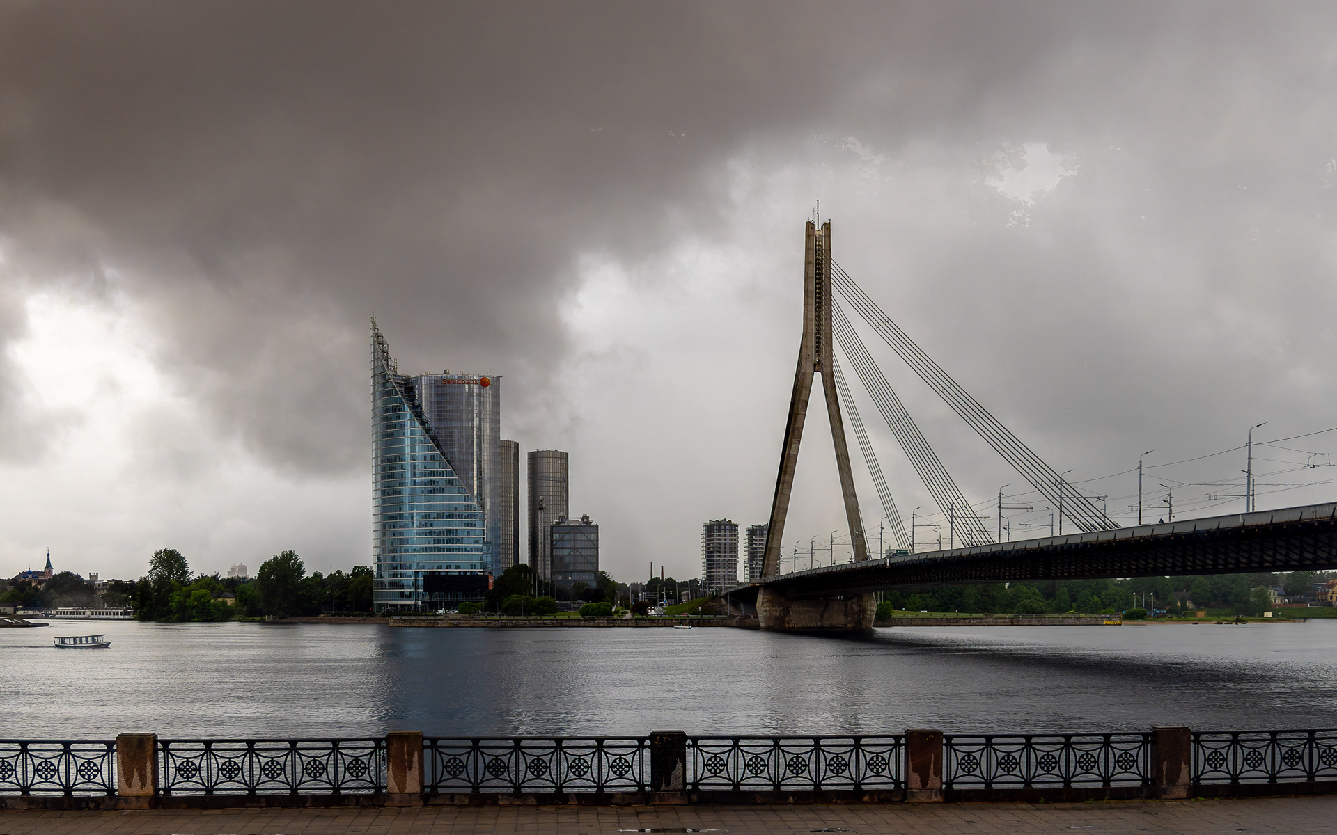Riga - Le Pont de Vanšu surplombant la rivière Daugava