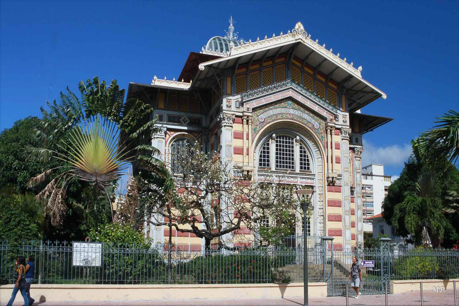 Bibliothèque de Fort-de-France
