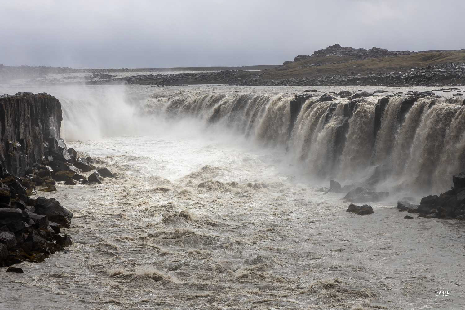 Selfoss : En remontant le fleuve sur 1,5 km, Selfoss est formée de multiples chutes pas moins impressionnantes et superbes.