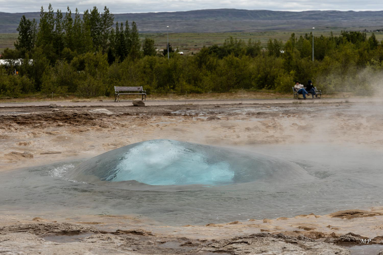 Geysir - La vedette incontestable du site de Geysir est Stokkur qui propulse toutes les 5 à 10 mn une colonne d'eau et de vapeur à des hauteurs de 10 à 15 m et parfois jusqu'à 30 m.