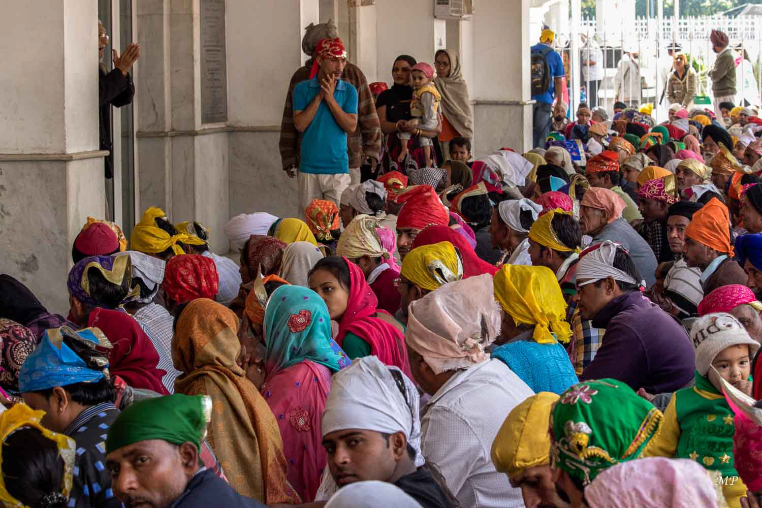 New-Delhi, le Temple Sikk - En attente de l'ouverture des portes du restaurant.