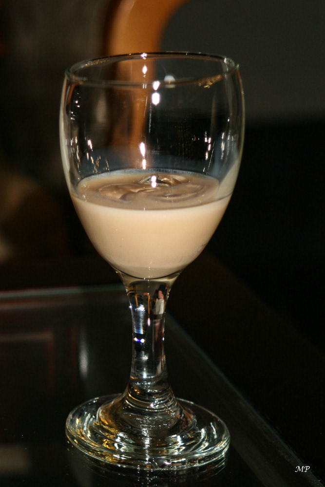L'Amarula est une  liqueur Sud-Africaine faite avec le fruit du Marula, arbre que l'on trouve uniquement dans les plaines sud-sahariennes. C'est délicieux !