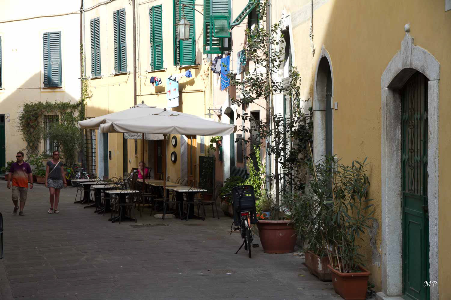 Levanto, c’est la porte nord des Cinque Terre, la dernière petite ville avant de rentrer dans le parc national et le village de Monterosso. Levanto s’est structuré autour d’une petite baie abritée et le long du Ghiararo, un cours d’eau qui vient se jeter dans la Méditerranée.