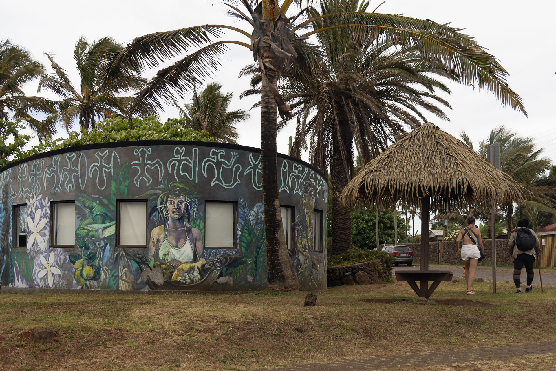 Hanga Roa est le seul centre urbain existant sur l’île de Pâques. C’est là où se développent les principales activités sociales, économiques et culturelles de Rapa Nui et où résident presque tous ses habitants.