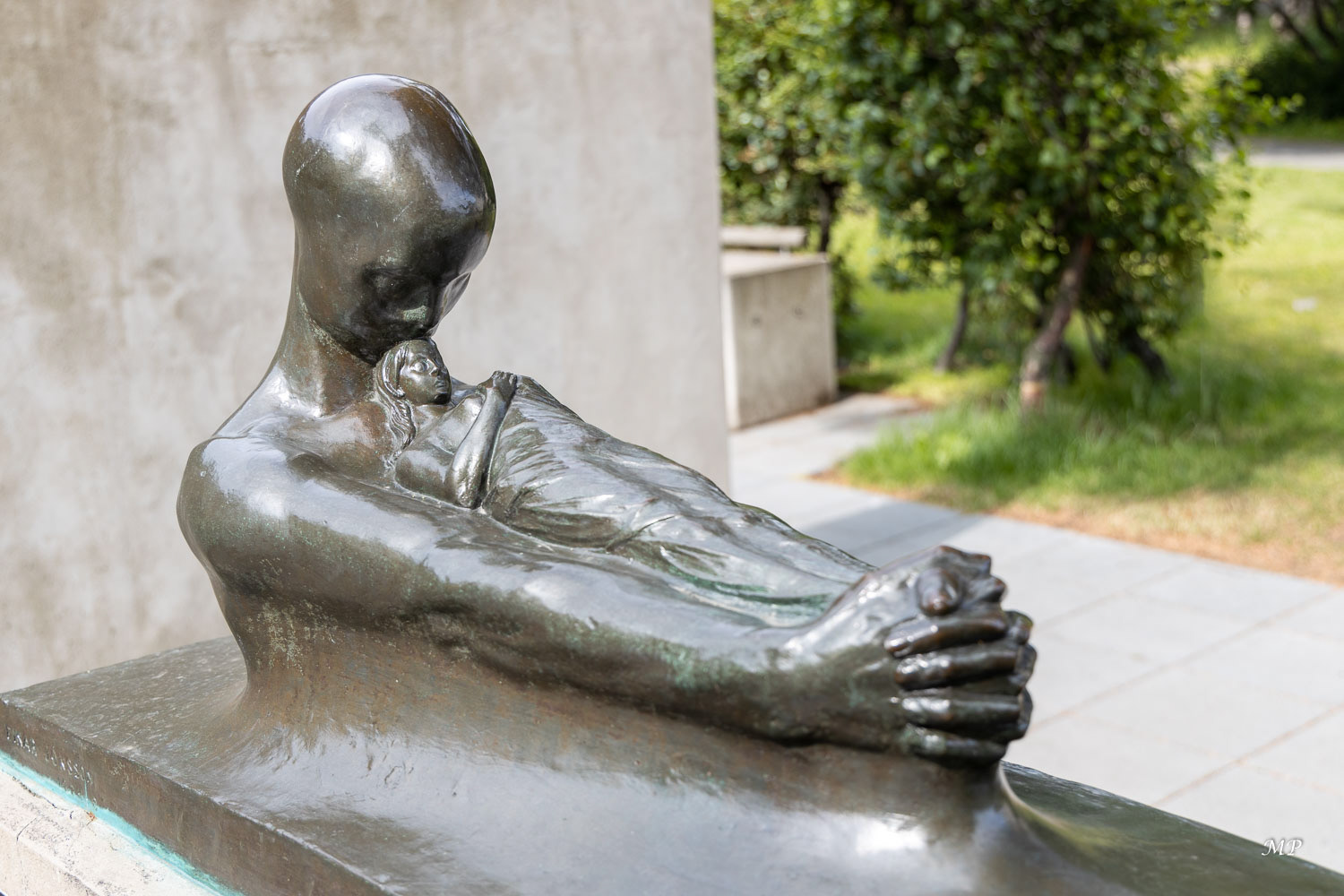 Reykjavik - Statue d'Einar Jónsson (1874-1954). C’est le plus important sculpteur islandais. 26 bronzes sont disséminés dans le jardin du musée qui lui est dédié.