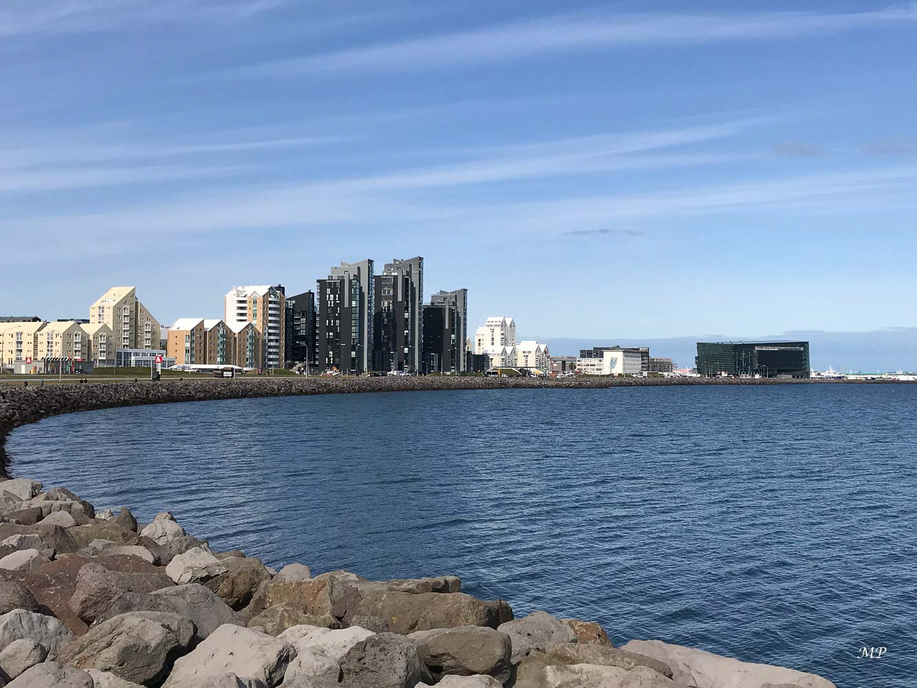 Reykjavik - Le golfe de Reyjkavik avec au fond l'Opéra  Harpa