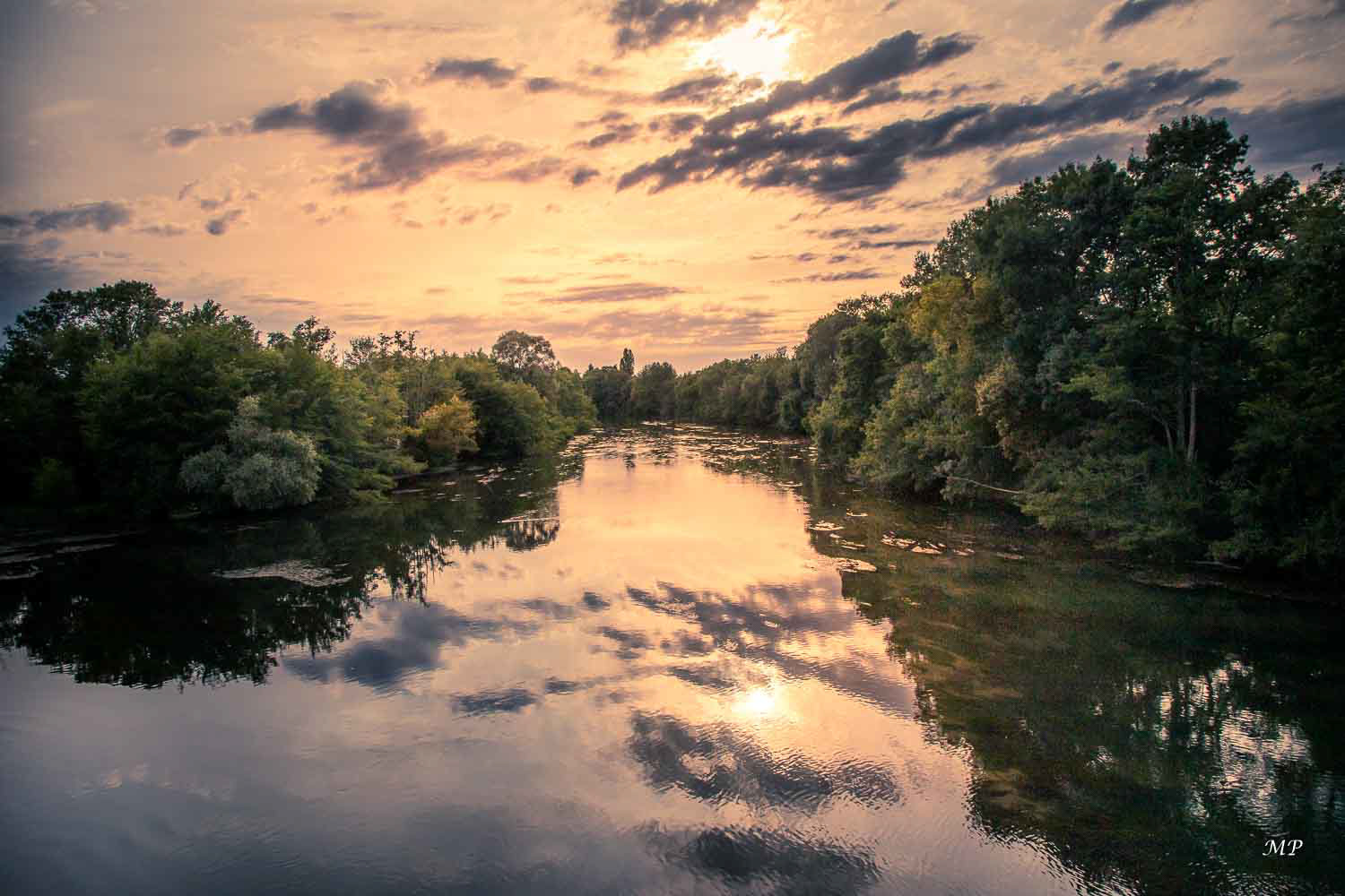 Un beau soir d’été sur le Loiret vu du Pont St Nicolas