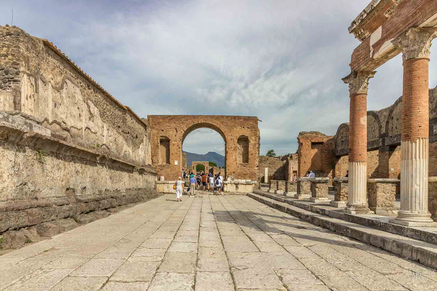 Les Arcs commémoratifs du Forum